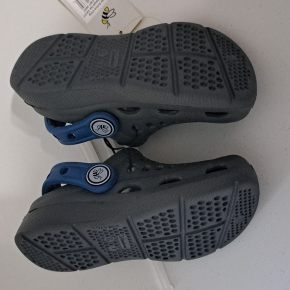 Joybees Boys Active Clog Easy to Clean Slip-On Water Shoes Chorcoal/Blue 6/7 NWT - Picture 5 of 8